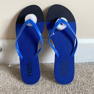 NWT TKEES Beach Flip Flops